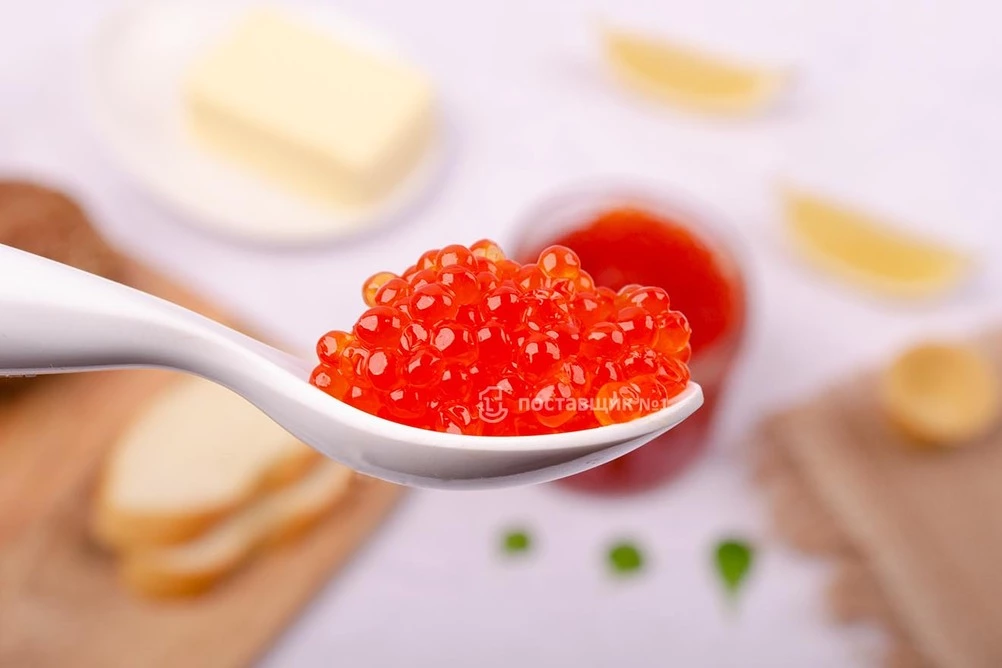икра форели ложка