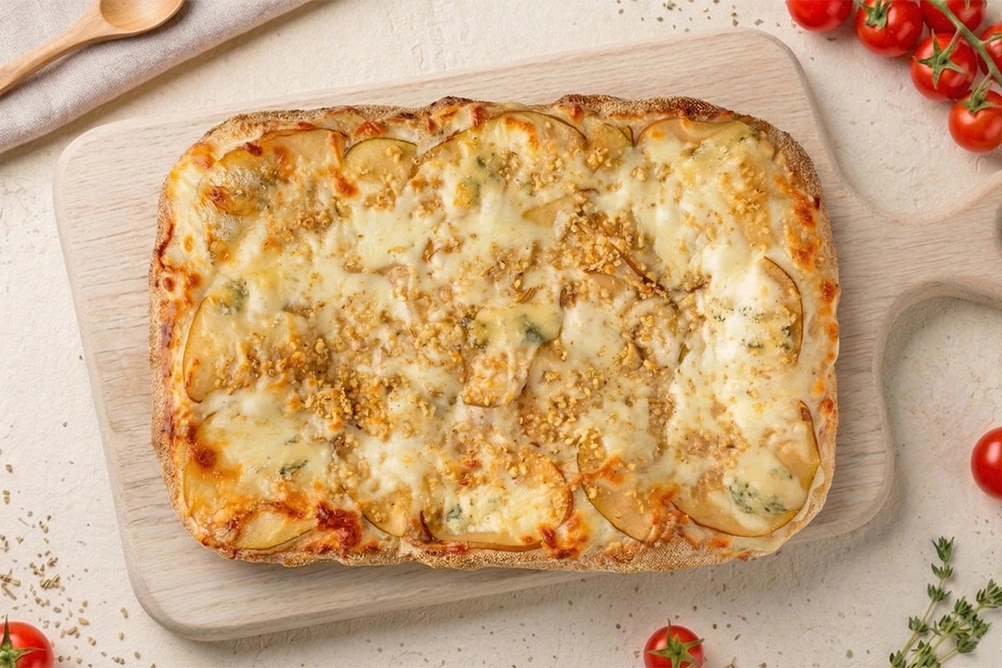 пицца груша с сыром горгонзолой